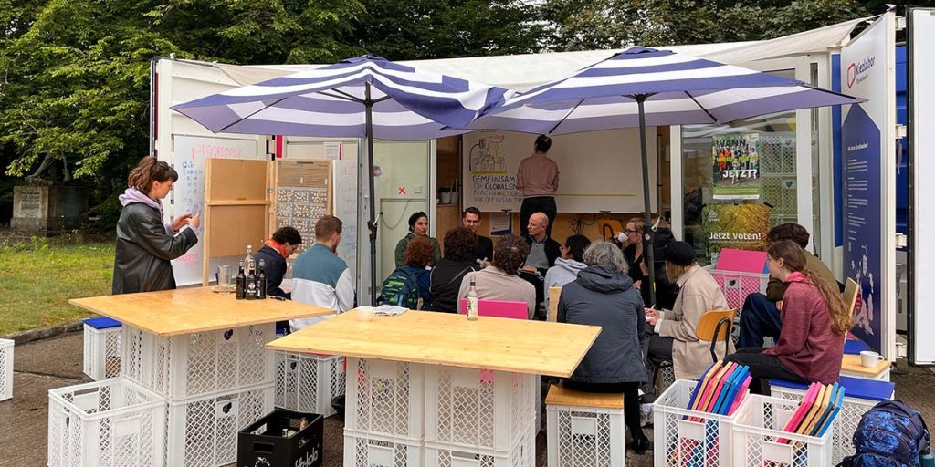 Panel zu Nachhaltigkeitszielen in Lichtenberg im Kiezlabor des CityLAB Berlin in Lichtenberg auf dem Campus der HTW Berlin