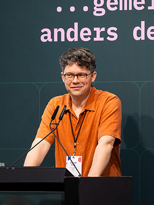 Foto von CityLAB-Direktor Benjamin Seibel bei der Sommerkonferenz 2026